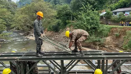 भारतीय सेना ने श्रीलंका में बहाल किया सड़क संपर्क, सफर का समय हुआ आधा भारतीय सेना ने श्रीलंका में बहाल किया सड़क संपर्क, सफर का समय हुआ आधा