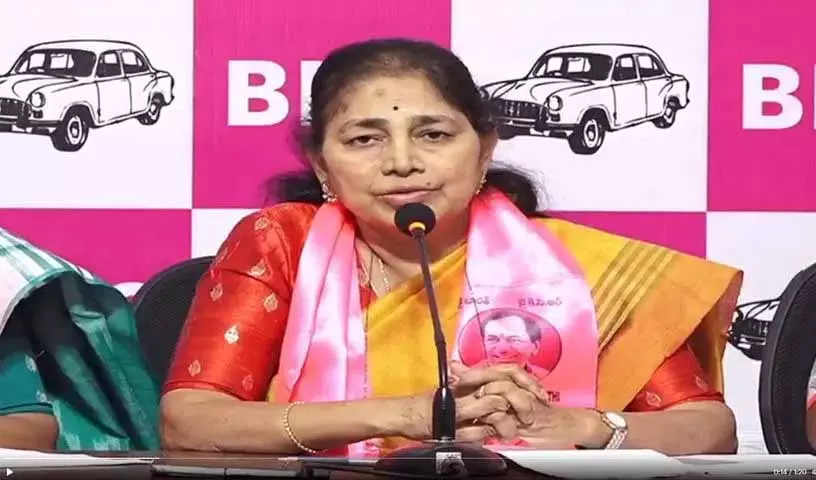 BRS महिला नेताओं ने पार्टी के खिलाफ कविता की टिप्पणी की निंदा की BRS महिला नेताओं ने पार्टी के खिलाफ कविता की टिप्पणी की निंदा की