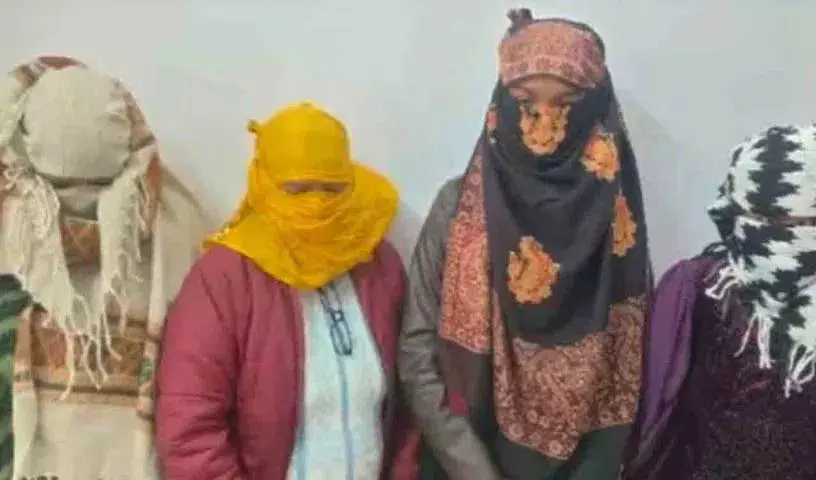 प्रयागराज में IAS अधिकारी के किराए के घर पर वेश्यालय का भंडाफोड़ प्रयागराज में IAS अधिकारी के किराए के घर पर वेश्यालय का भंडाफोड़