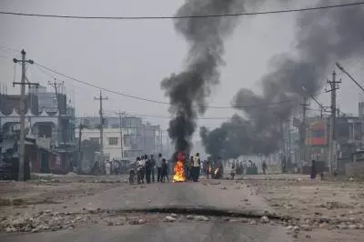 पड़ोसी देश नेपाल में सांप्रदायिक तनाव, सीमावर्ती शहर बीरगंज में कर्फ्यू लागू पड़ोसी देश नेपाल में सांप्रदायिक तनाव, सीमावर्ती शहर बीरगंज में कर्फ्यू लागू