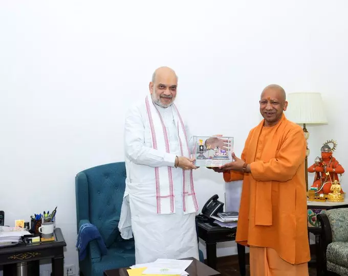 CM योगी आदित्यनाथ ने केंद्रीय गृह मंत्री अमित शाह से की महत्वपूर्ण बैठक CM योगी आदित्यनाथ ने केंद्रीय गृह मंत्री अमित शाह से की महत्वपूर्ण बैठक