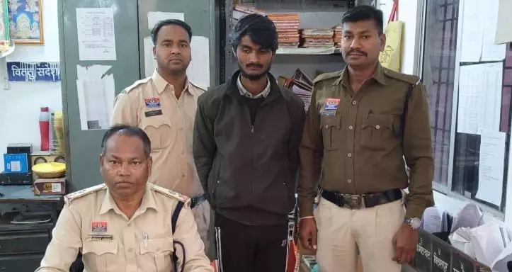 ध्यान भटकाकर चोरी करने वाला गिरोह बेनकाब, युवक और नाबालिग गिरफ्तार ध्यान भटकाकर चोरी करने वाला गिरोह बेनकाब, युवक और नाबालिग गिरफ्तार