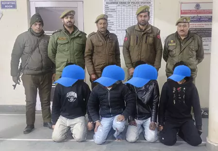 पुलिस ने हत्या के प्रयास के मामले में 4 आरोपियों को किया गिरफ्तार, एक फरार पुलिस ने हत्या के प्रयास के मामले में 4 आरोपियों को किया गिरफ्तार, एक फरार