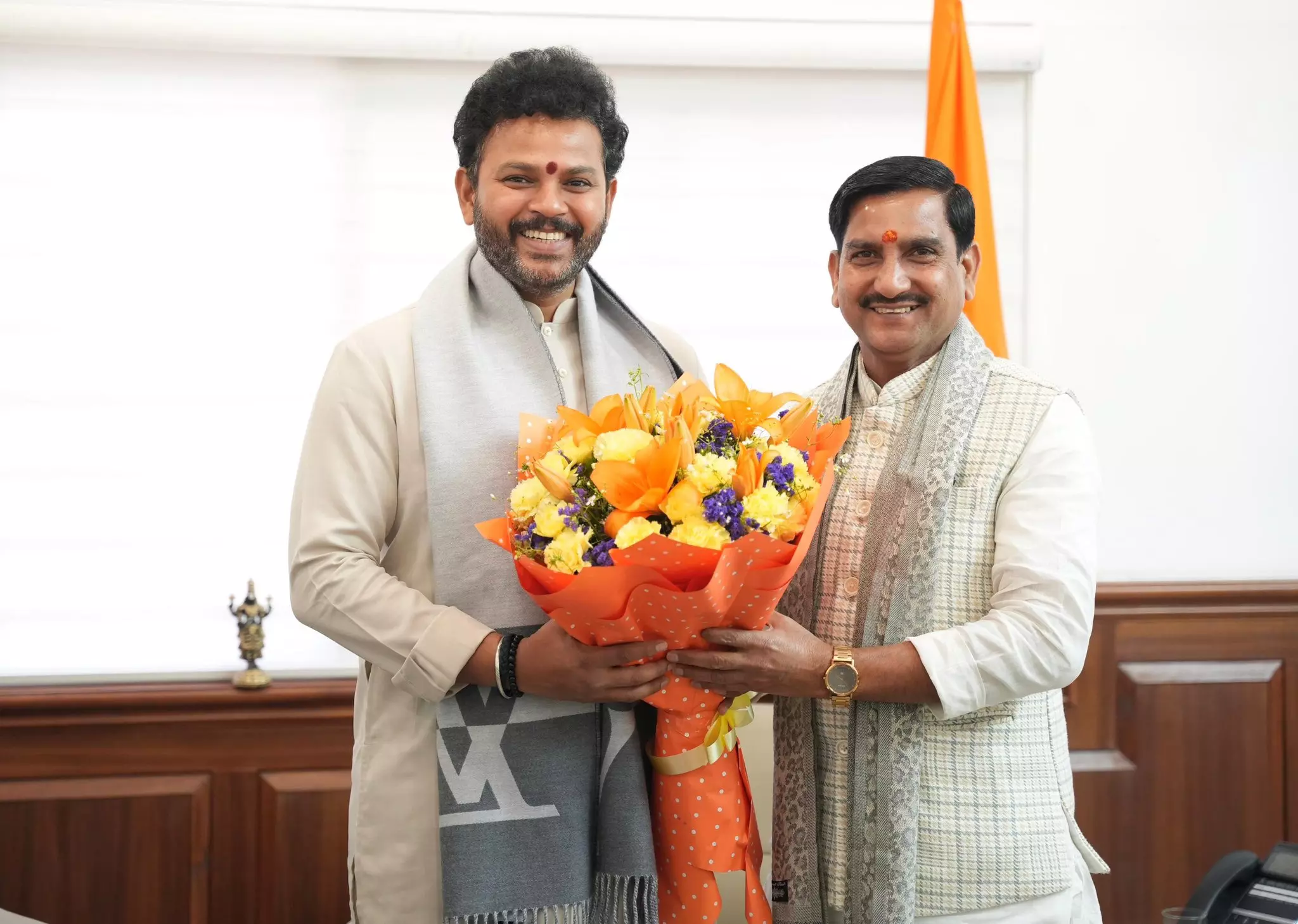 केंद्रीय राज्यमंत्री तोखन साहू ने नागर विमानन मंत्री से की शिष्टाचार भेंट केंद्रीय राज्यमंत्री तोखन साहू ने नागर विमानन मंत्री से की शिष्टाचार भेंट