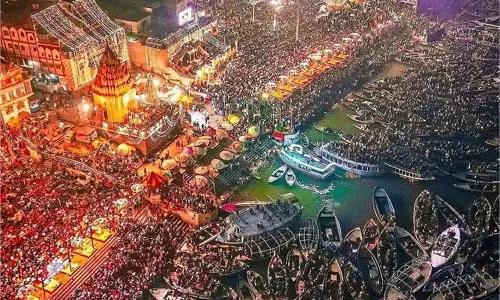 Varanasi: काशी में मकर संक्रांति पर 4 लाख श्रद्धालुओं के पहुंचने का अनुमान Varanasi: काशी में मकर संक्रांति पर 4 लाख श्रद्धालुओं के पहुंचने का अनुमान