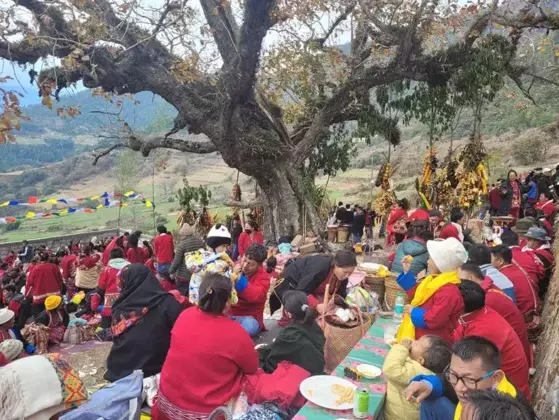 ला सोइशी जोश और धार्मिक उत्साह के साथ शुरू