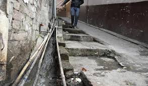 Lucknow में कई लोगों को साफ़ पानी की सप्लाई नहीं मिल रही