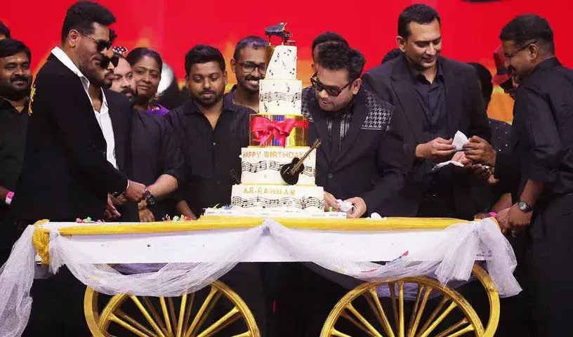 प्रभु देवा ने ‘मूनवॉक’ के ऑडियो लॉन्च पर ए आर रहमान का जन्मदिन मनाया