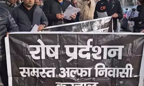 अल्फा सिटी के निवासियों ने सड़क, बिजली को लेकर CM विंडो पर शिकायत दर्ज कराई