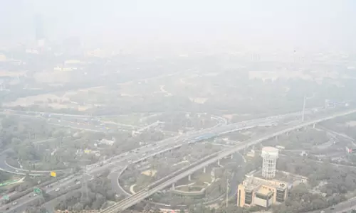 NCR में फिर बिगड़ी हवा, ऑरेंज से रेड जोन में पहुंचा वायु गुणवत्ता सूचकांक, स्कूल खुले लेकिन बढ़ी चिंता