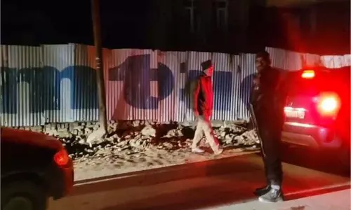 Jammu-Kashmir: Ban के बाद सड़कों पर उतरी पुलिस