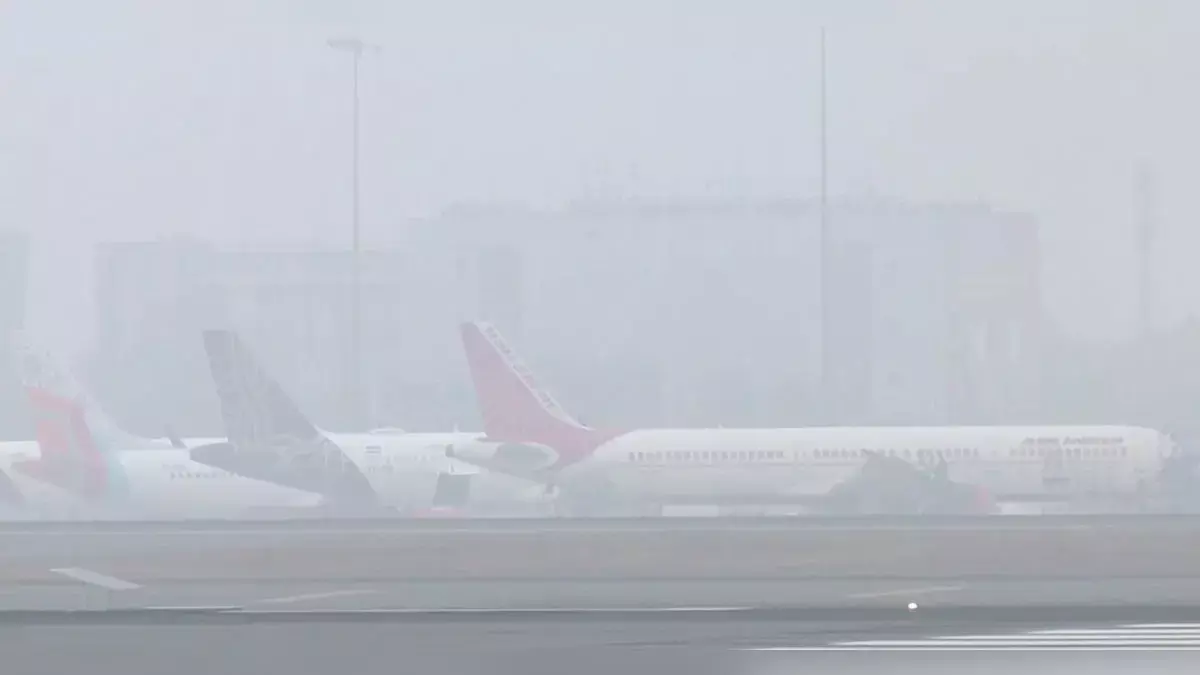 Delhi : दिल्ली में AQI खराब, घने स्मॉग से विज़िबिलिटी कम, IGI पर कैट III के तहत उड़ानें Delhi : दिल्ली में AQI खराब, घने स्मॉग से विज़िबिलिटी कम, IGI पर कैट III के तहत उड़ानें