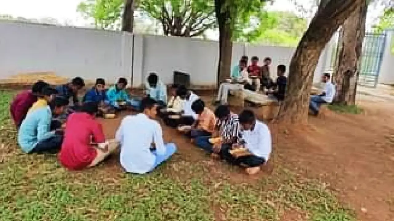 Coimbatore: कोयंबटूर के सरकारी स्कूल में मिड-डे मील खाने के बाद 30 से ज़्यादा छात्र बीमार पड़ गए