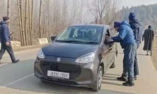 Jammu-Kashmir: ट्रैफिक नियमों के उल्लंघन के खिलाफ ट्रैफिक पुलिस सख्त Jammu-Kashmir: ट्रैफिक नियमों के उल्लंघन के खिलाफ ट्रैफिक पुलिस सख्त