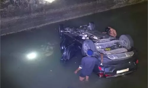 Uttarakhand: नदी में गिरी कार, दो युवकों की मौत Uttarakhand: नदी में गिरी कार, दो युवकों की मौत