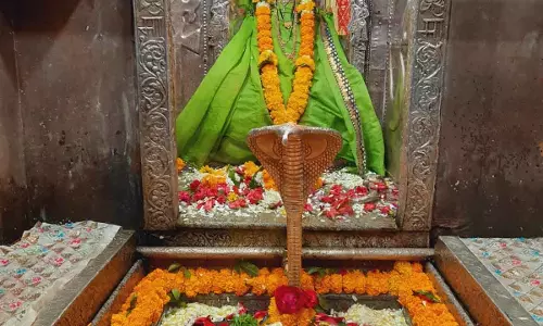 MP : खंडवा में ठंड के बावजूद 40 हजार भक्तों ने ओंकारेश्वर के दर्शन किए MP : खंडवा में ठंड के बावजूद 40 हजार भक्तों ने ओंकारेश्वर के दर्शन किए