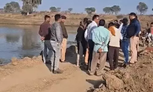 दुर्ग में अवैध एनीकट तोड़ा गया, बनाने वाले ईंट-भट्टा ठेकेदार पर होगी कार्रवाई दुर्ग में अवैध एनीकट तोड़ा गया, बनाने वाले ईंट-भट्टा ठेकेदार पर होगी कार्रवाई