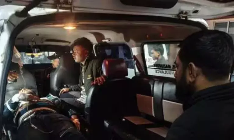 Assam के श्रीभूमि में कांग्रेस की मीटिंग हिंसक हो गई, नेता घायल Assam के श्रीभूमि में कांग्रेस की मीटिंग हिंसक हो गई, नेता घायल