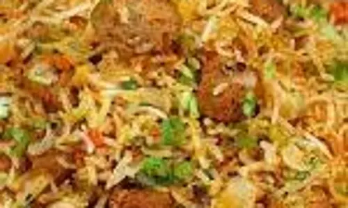 Soya Fried Rice: बचे हुए चावल से जरूर ट्राई करें सोया फ्राइड राइस Soya Fried Rice: बचे हुए चावल से जरूर ट्राई करें सोया फ्राइड राइस