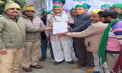 Farrukhabad: किसानों की मांगों को लेकर भाकिमयू का आक्रामक प्रदर्शन Farrukhabad: किसानों की मांगों को लेकर भाकिमयू का आक्रामक प्रदर्शन