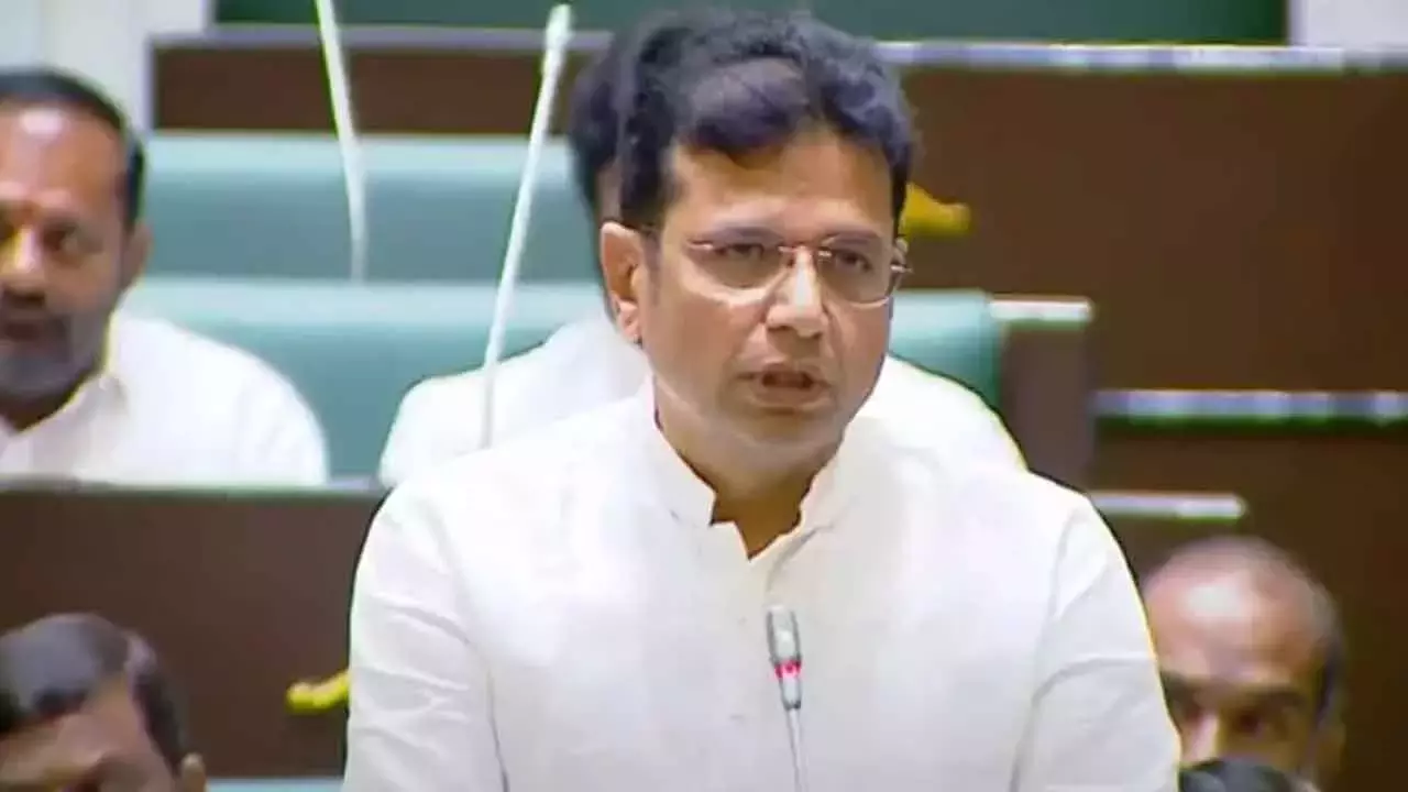Telangana: श्रीधर बाबू ने बीआरएस विधायकों के खिलाफ कार्रवाई की मांग की Telangana: श्रीधर बाबू ने बीआरएस विधायकों के खिलाफ कार्रवाई की मांग की