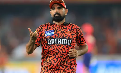 क्रिकेटर मोहम्मद शमी और उनके भाई को SIR मामले में चुनाव आयोग का नोटिस, 9 से 11 जनवरी के बीच सुनवाई क्रिकेटर मोहम्मद शमी और उनके भाई को SIR मामले में चुनाव आयोग का नोटिस, 9 से 11 जनवरी के बीच सुनवाई
