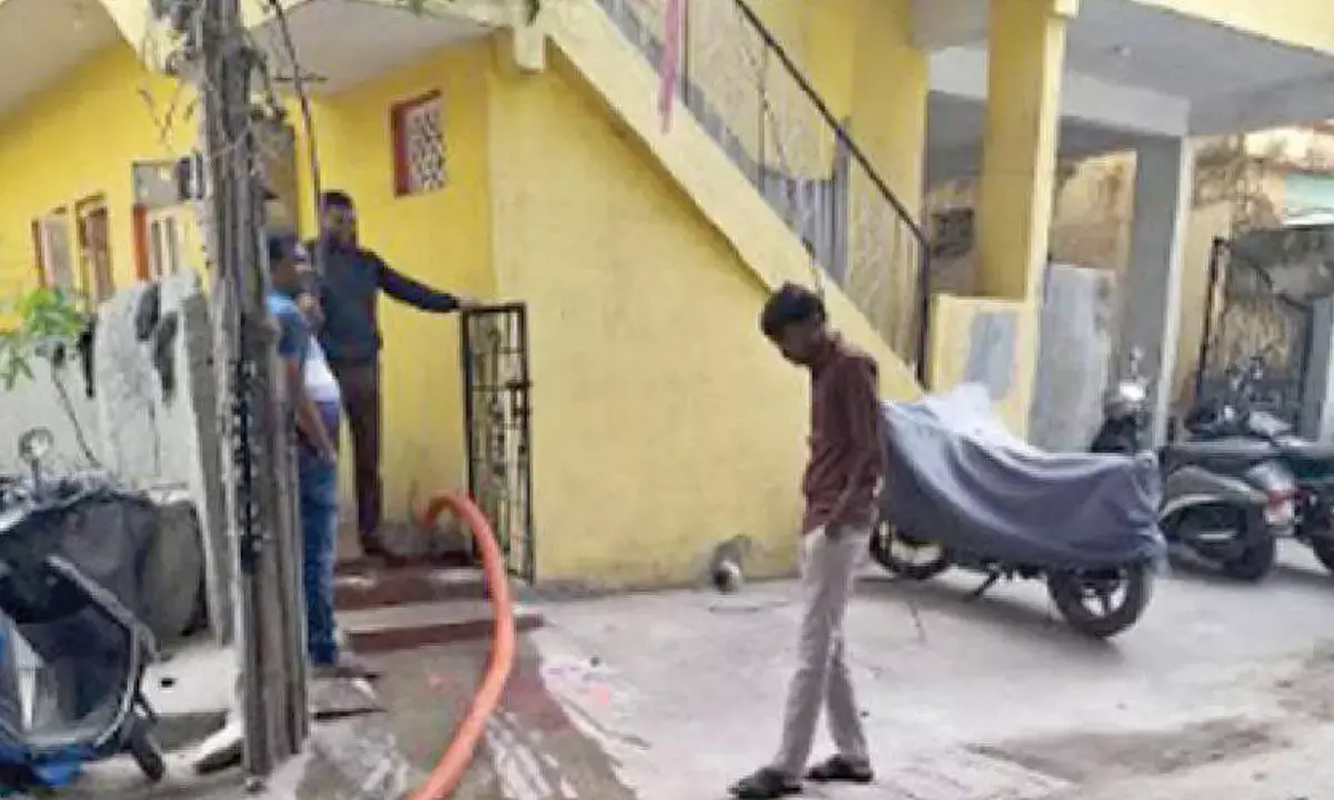 Karnataka: BWSSB ने लिंगराजपुरम में पानी की सप्लाई रोकी Karnataka: BWSSB ने लिंगराजपुरम में पानी की सप्लाई रोकी
