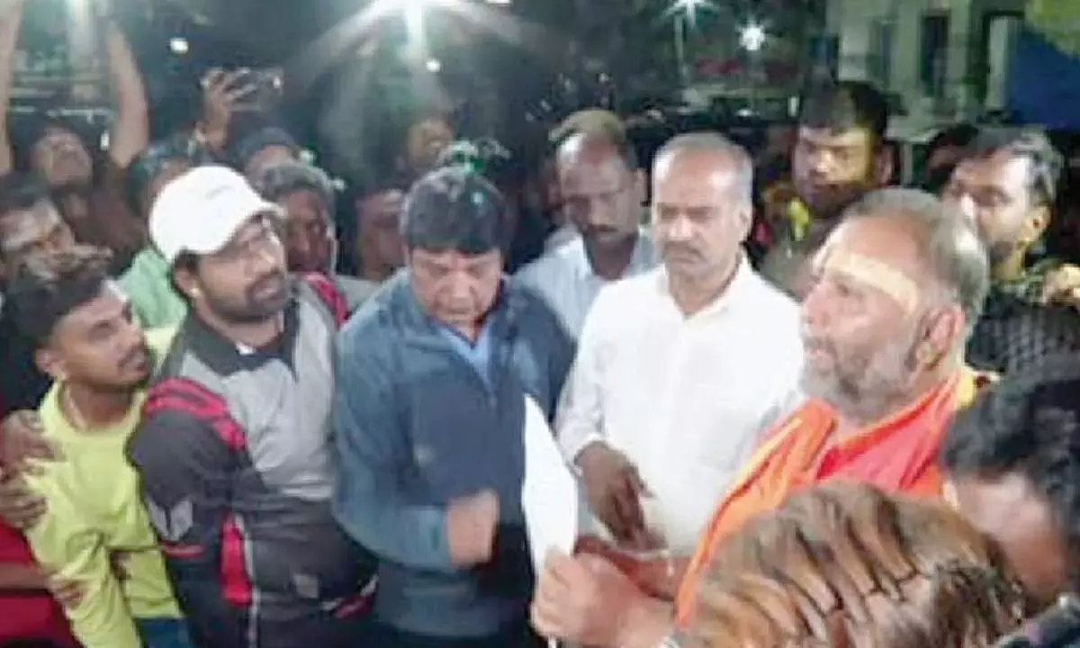 Karnataka: पथराव के आरोप में तीन नाबालिग लड़के पकड़े गए Karnataka: पथराव के आरोप में तीन नाबालिग लड़के पकड़े गए