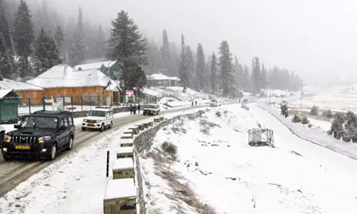 Jammu and Kashmir: जम्मू-कश्मीर में कड़ाके की ठंड, श्रीनगर में तापमान माइनस 4 डिग्री सेल्सियस Jammu and Kashmir: जम्मू-कश्मीर में कड़ाके की ठंड, श्रीनगर में तापमान माइनस 4 डिग्री सेल्सियस