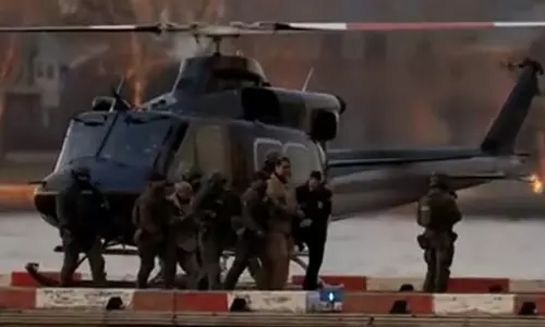 मैं किडनैप किया गया राष्ट्रपति और एक युद्ध बंदी हूं, अमेरिकी अदालत में बोले मादुरो मैं किडनैप किया गया राष्ट्रपति और एक युद्ध बंदी हूं, अमेरिकी अदालत में बोले मादुरो