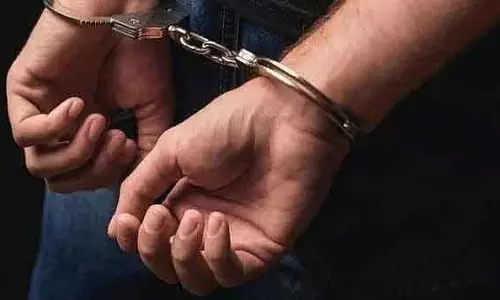 Mumbai पुलिस ने फर्जी डिग्री रैकेट का भंडाफोड़ किया Mumbai पुलिस ने फर्जी डिग्री रैकेट का भंडाफोड़ किया
