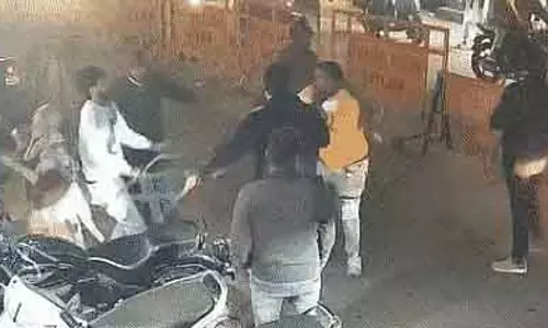 MP : रतलाम में मामूली बात पर हुई बहस हिंसक हो गई MP : रतलाम में मामूली बात पर हुई बहस हिंसक हो गई