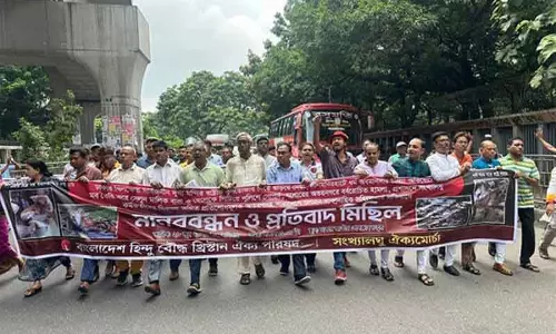 Bangladesh के जेसोर में हमलावरों ने हिंदू फैक्ट्री मालिक को गोली मारी Bangladesh के जेसोर में हमलावरों ने हिंदू फैक्ट्री मालिक को गोली मारी