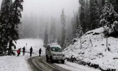 Srinagar: कश्मीर घाटी में शीतलहर, तापमान शून्य से नीचे Srinagar: कश्मीर घाटी में शीतलहर, तापमान शून्य से नीचे