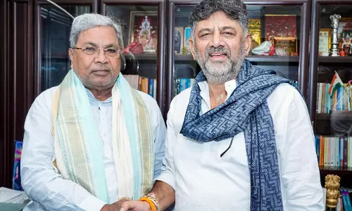 Karnataka राजनीति में अहम पल, शिवकुमार ने सिद्धारमैया को बधाई