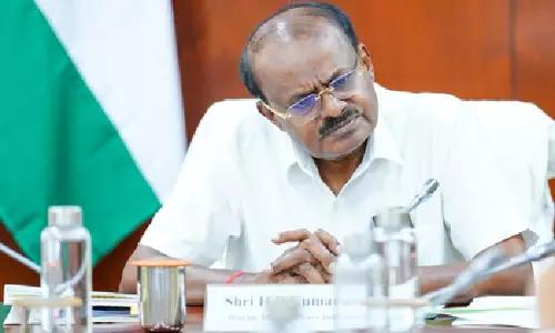 CM रहने के रिकॉर्ड पर बहस, जश्न पर जताई असहमति