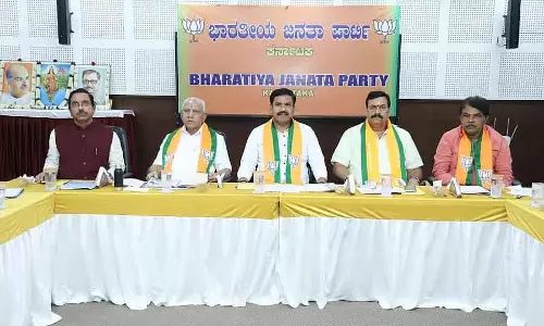 Karnataka politics : बीजेपी ने चुनाव जीतने की रणनीति पर चर्चा की
