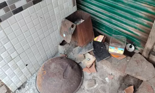 Behl: रामलीला मैदान में सुरक्षा व्यवस्था पर सवाल, दुकान बनी लक्ष्य Behl: रामलीला मैदान में सुरक्षा व्यवस्था पर सवाल, दुकान बनी लक्ष्य