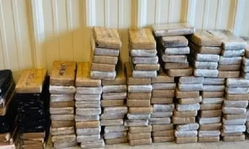 Cocaine तस्करी मामले में अमेरिकी पुलिस ने भारतीय नागरिक को गिरफ्तार किया Cocaine तस्करी मामले में अमेरिकी पुलिस ने भारतीय नागरिक को गिरफ्तार किया