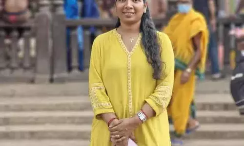 Bhubaneswar-पुरी हाईवे पर हुए दर्दनाक सड़क हादसे में महिला पत्रकार समेत दो लोगों की मौत हो गई Bhubaneswar-पुरी हाईवे पर हुए दर्दनाक सड़क हादसे में महिला पत्रकार समेत दो लोगों की मौत हो गई