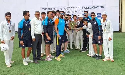 विजय मर्चेंट ट्रॉफी: J&K U-16 क्रिकेट टीम ने ऐतिहासिक पहला BCCI खिताब जीता विजय मर्चेंट ट्रॉफी: J&K U-16 क्रिकेट टीम ने ऐतिहासिक पहला BCCI खिताब जीता