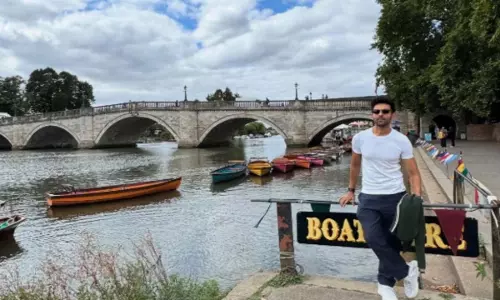 क्या Kartik Aaryan किसी मिस्ट्री गर्ल के साथ गोवा में छुट्टियां मना रहे हैं? क्या Kartik Aaryan किसी मिस्ट्री गर्ल के साथ गोवा में छुट्टियां मना रहे हैं?