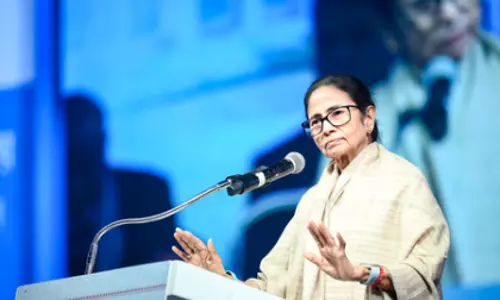 NHRC ने ममता बनर्जी के IRCTC आरक्षण फैसले की जांच की मांग की