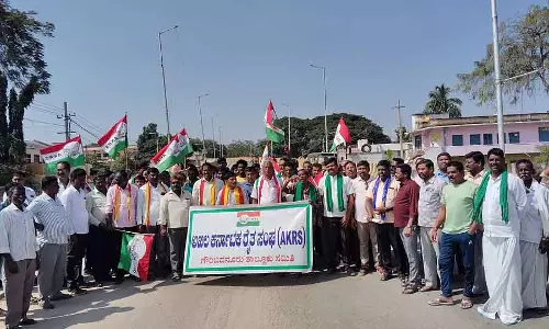 Gauribidanur : हाईवे बनाने की मांग को लेकर विरोध प्रदर्शन