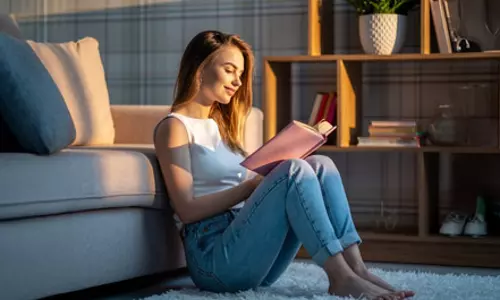 Bibliotherapy: बिना दवा खाए तनाव और चिंता से हो जाएंगे कोसों दूर, जान लें बिब्लियोथेरेपी के फायदे Bibliotherapy: बिना दवा खाए तनाव और चिंता से हो जाएंगे कोसों दूर, जान लें बिब्लियोथेरेपी के फायदे