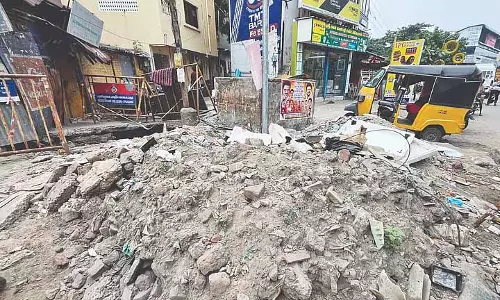 Chennai: 3 महीने से साफ नहीं किया गया SWD का मलबा जवाहरलाल नेहरू सलाई पर जमा