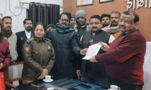 Farrukhabad: फर्रुखाबाद में विकास मंच ने चाइनीज मांझा के खिलाफ उठाया कदम Farrukhabad: फर्रुखाबाद में विकास मंच ने चाइनीज मांझा के खिलाफ उठाया कदम