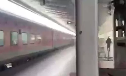 एक्सप्रेस ट्रेन को बम से उड़ाने की धमकी, एक्शन में पुलिस, GRP और आरपीएफ की टीम एक्सप्रेस ट्रेन को बम से उड़ाने की धमकी, एक्शन में पुलिस, GRP और आरपीएफ की टीम