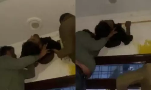 Kota में चोरी का अनोखा मामला, चोर फंसा फैन के छेद में Kota में चोरी का अनोखा मामला, चोर फंसा फैन के छेद में
