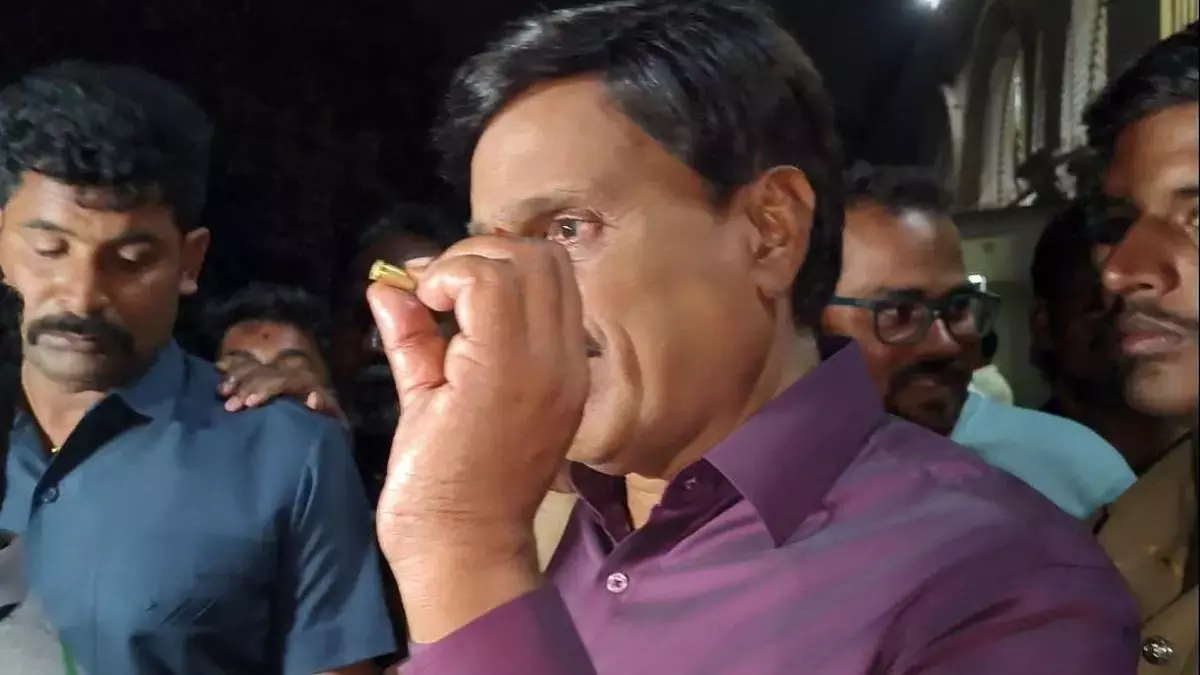 BDDS ने जनार्दन रेड्डी के घर से गोली के टुकड़े बरामद किए BDDS ने जनार्दन रेड्डी के घर से गोली के टुकड़े बरामद किए